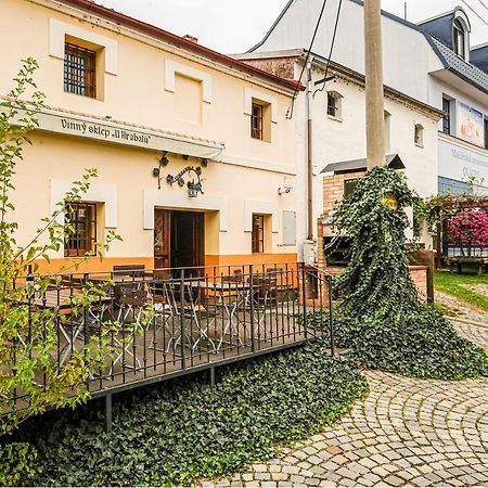 Sklep U Hrabalu Aparthotel Hustopeče Exterior foto