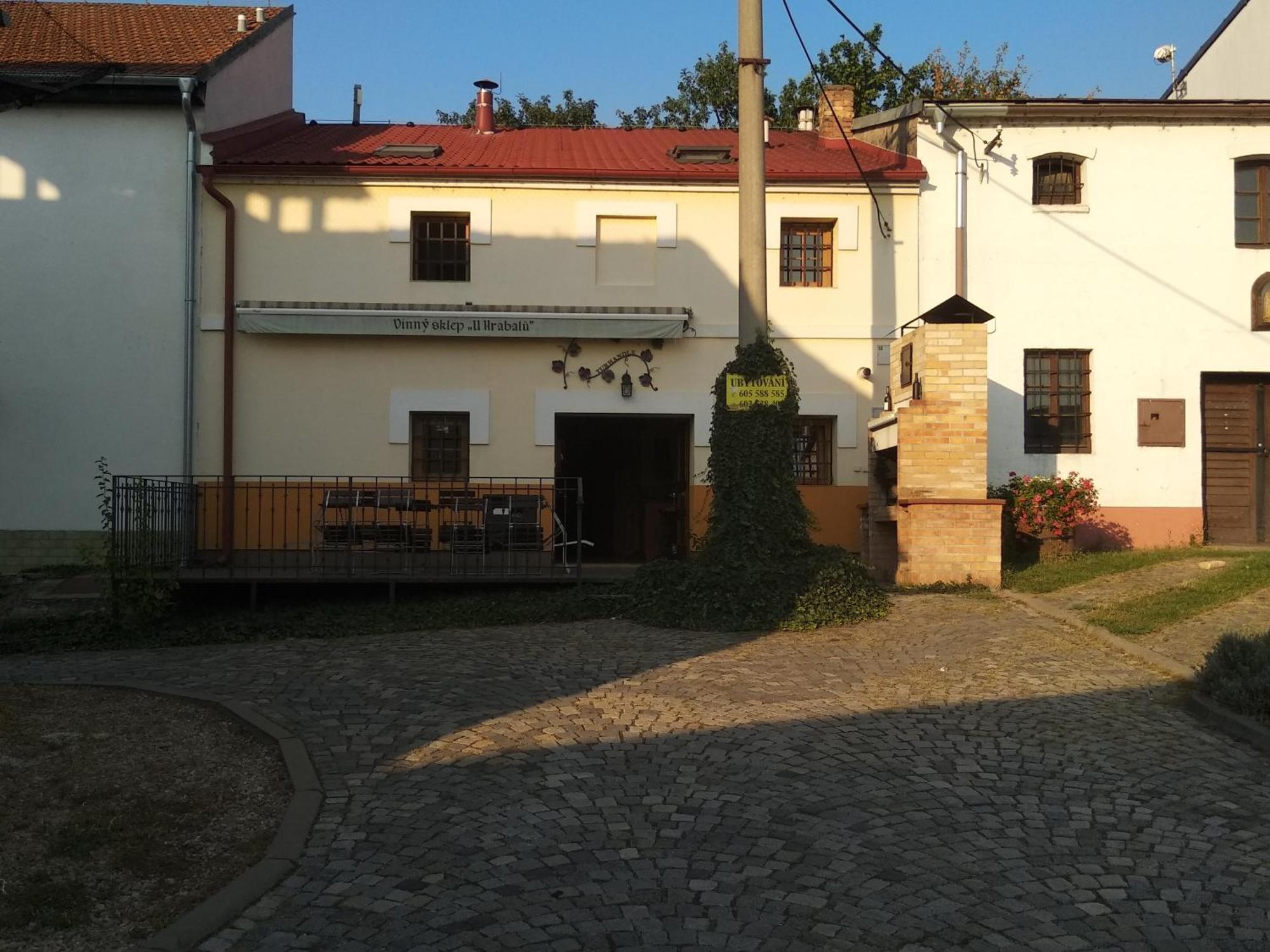 Sklep U Hrabalu Aparthotel Hustopeče Exterior foto