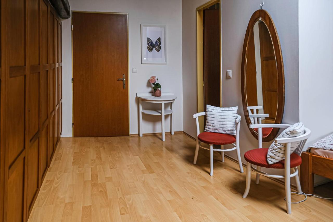 Sklep U Hrabalu Aparthotel Hustopeče Exterior foto