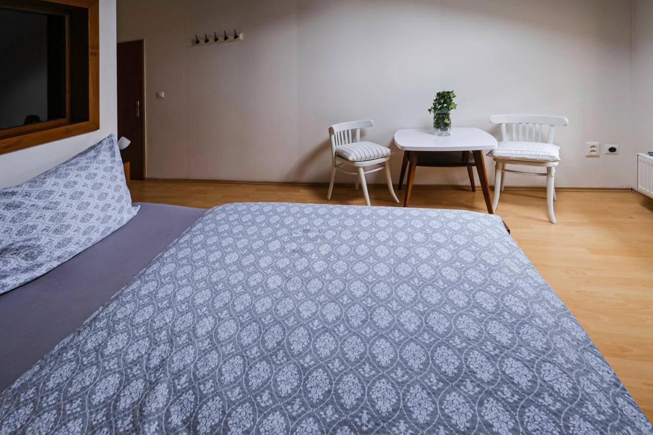 Sklep U Hrabalu Aparthotel Hustopeče Exterior foto