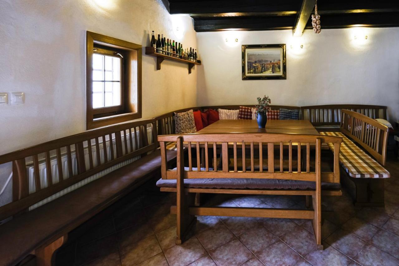 Sklep U Hrabalu Aparthotel Hustopeče Exterior foto